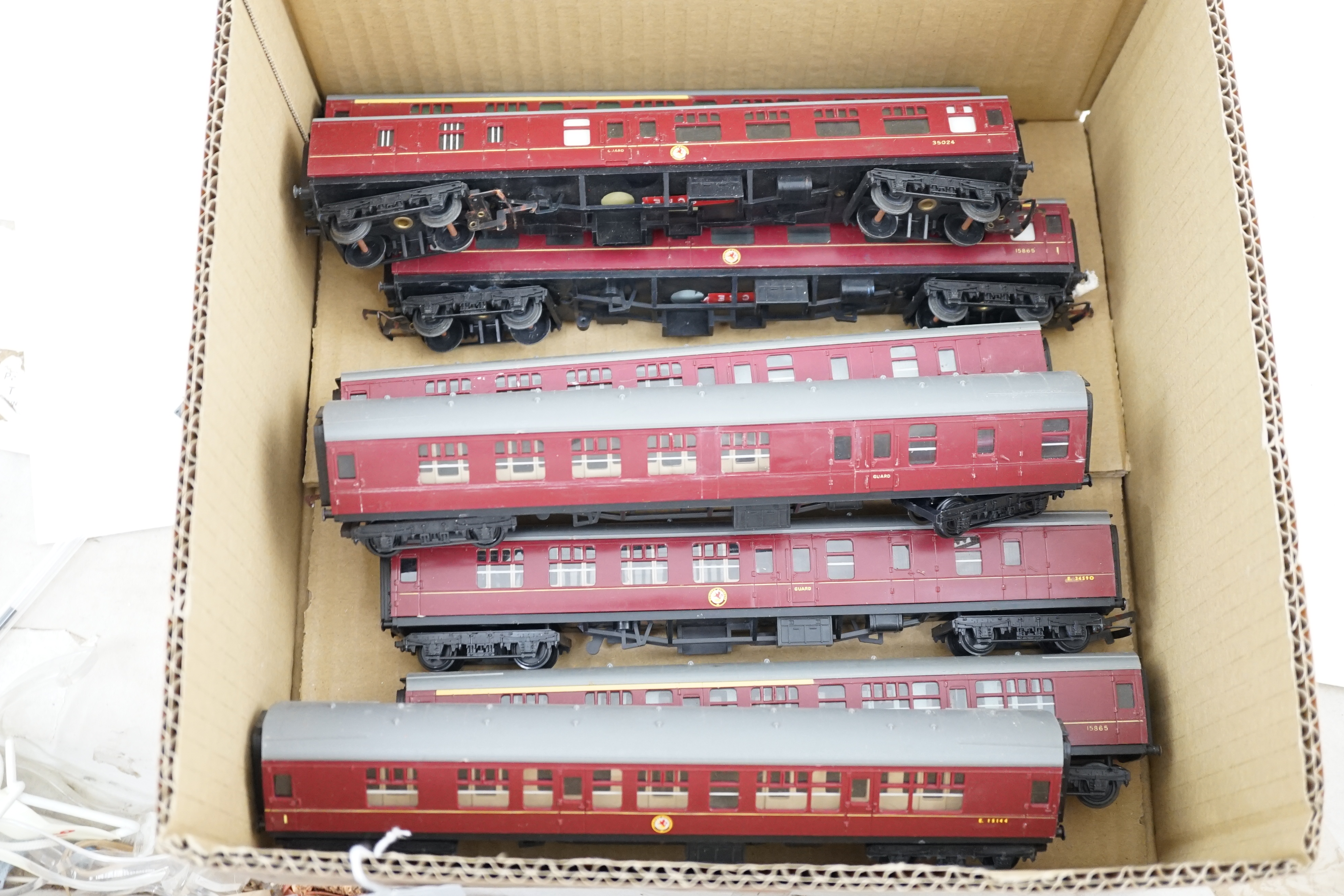 A collection of 00 gauge model railway by Hornby, Tri-ang, etc. including two boxed locomotives; a Tri-ang Wrenn LNER Class A4, Sir Nigel Gresley, (W2212), a Hornby Dublo BR Class 8F, 48073, (2224), plus an unboxed diese